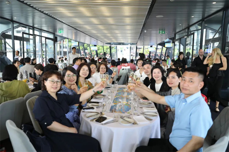 1742540826303424.jpg 61.jpg